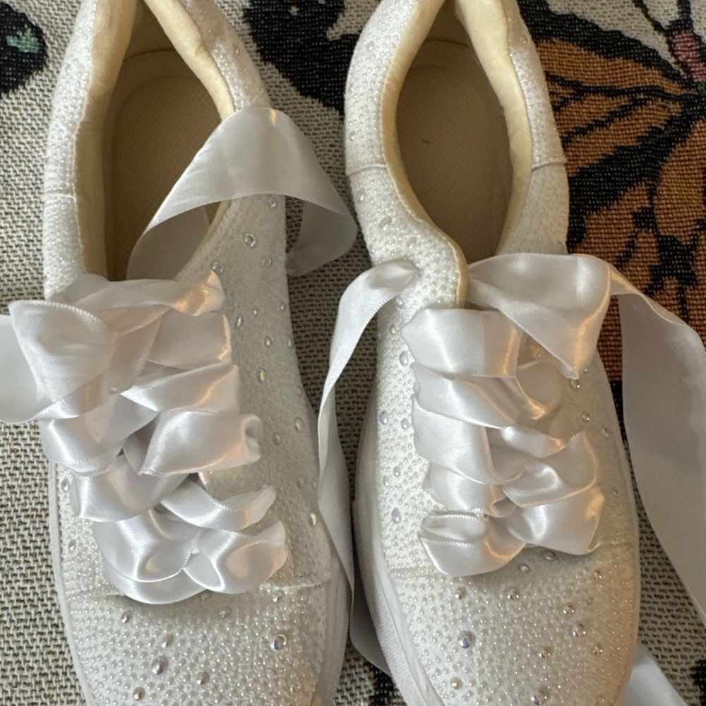 Elegant White Women's Shoes with Ribbon Detail